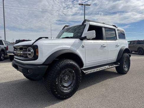 New 2025 Ford Bronco Outer Banks w/ Sasquatch Package image 8