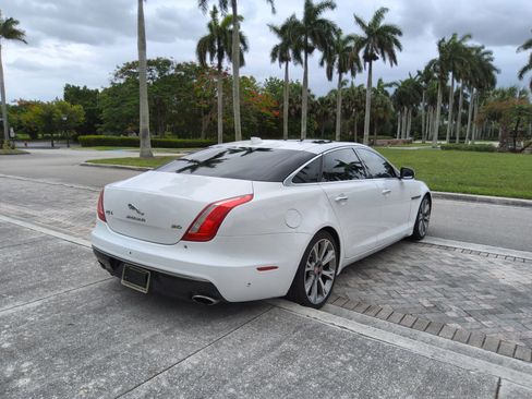 Used 2019 Jaguar XJ L Portfolio RWD image 7