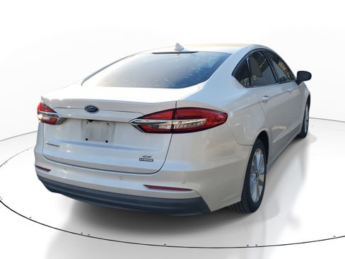 Used 2020 Ford Fusion SE image 6