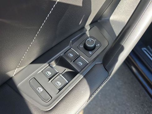 Used 2022 Volkswagen Tiguan SEL R-Line AWD/4WD image 19