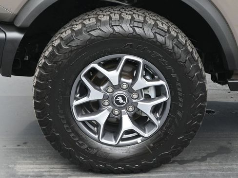 Used 2025 Ford Bronco Badlands image 26