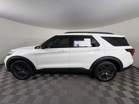 Certified 2025 Ford Explorer ST-Line w/ Premium Package image 4