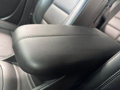 Used 2024 GMC Terrain SLT w/ Tech Package FWD image 31