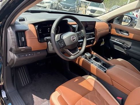 New 2026 Nissan Pathfinder Platinum w/ Accent Package FWD image 10
