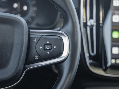 Certified 2025 Volvo XC40 B5 Plus image 30