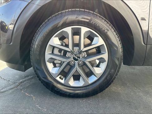 Used 2025 Kia Telluride LX FWD image 8