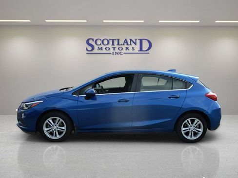 Used 2017 Chevrolet Cruze LT FWD image 1