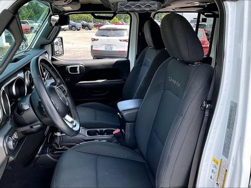 Used 2019 Jeep Wrangler Unlimited Sahara w/ Safety Group AWD/4WD image 21
