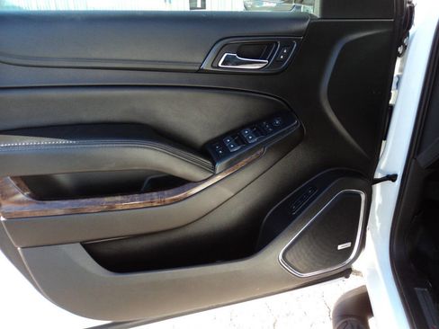 Used 2018 Chevrolet Suburban LT image 14