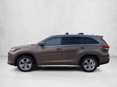 Used 2017 Toyota Highlander Limited image 9
