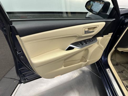 Used 2017 Toyota Camry XLE w/ Moonroof Package FWD image 10