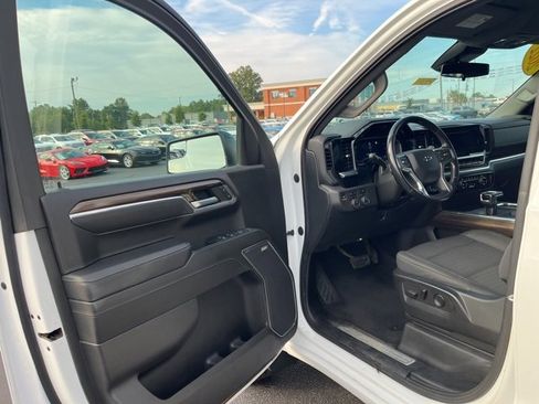 Used 2022 Chevrolet Silverado 1500 LT Trail Boss w/ Convenience Package II image 5