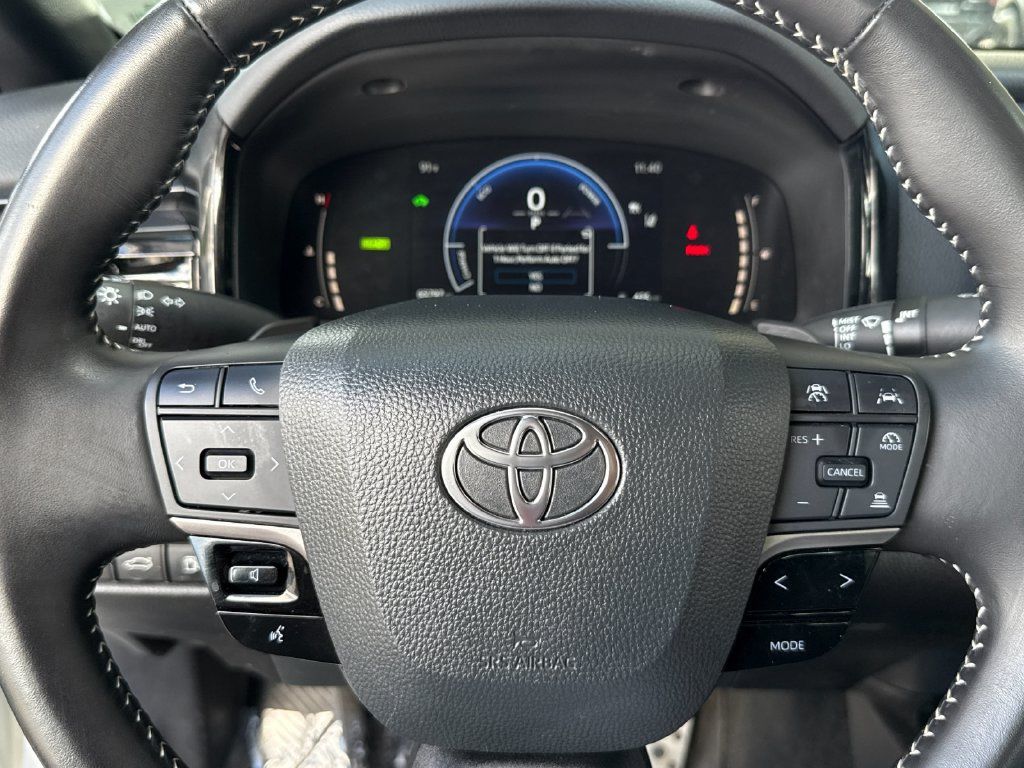 Used 2025 Toyota Camry SE FWD image 21