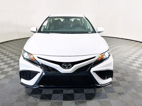 Used 2023 Toyota Camry SE image 8