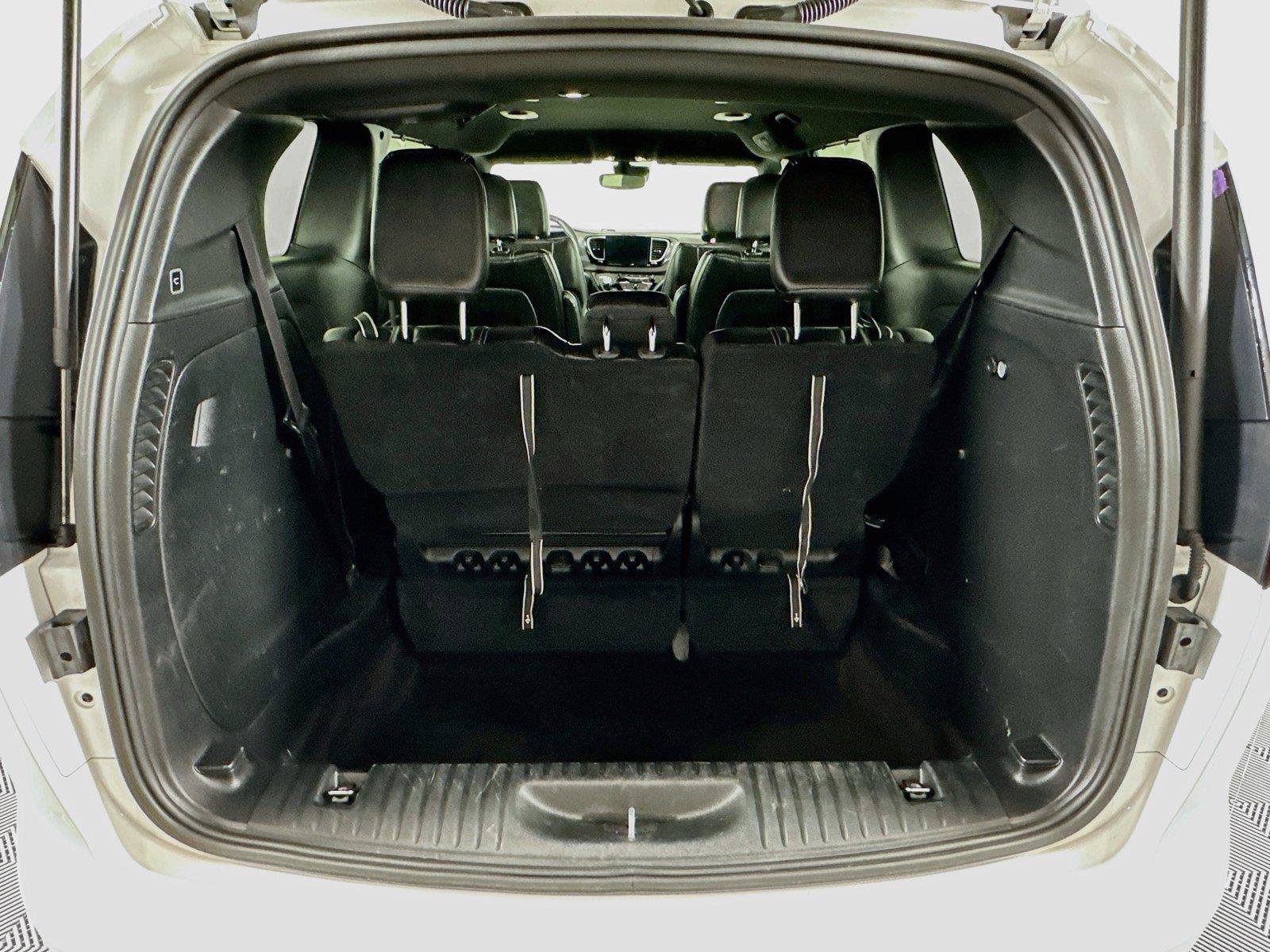Used 2025 Chrysler Pacifica Select FWD image 25