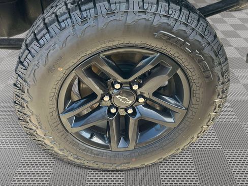 Used 2022 Chevrolet Silverado 1500 Custom Trail Boss AWD/4WD image 34