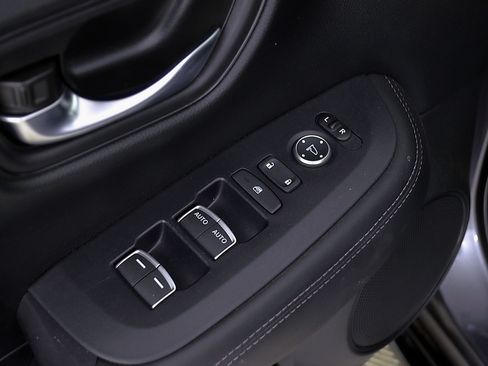 Used 2024 Honda HR-V EX-L image 16