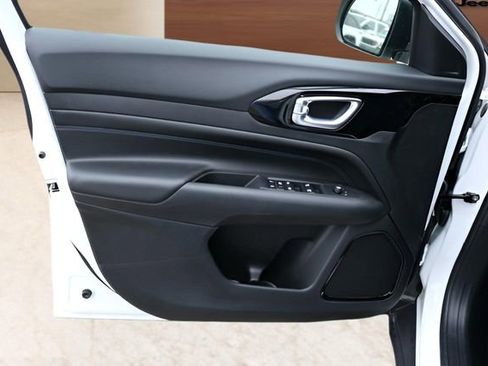 New 2026 Jeep Compass Latitude image 10