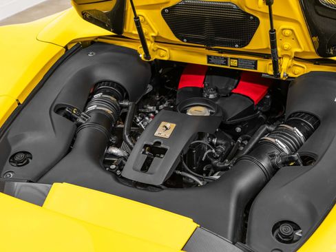 Certified 2022 Ferrari F8 Tributo RWD image 21