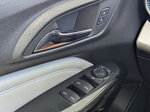 Used 2025 Chevrolet Trax LT FWD image 16