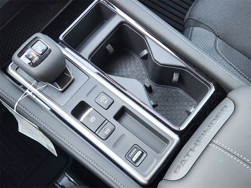 New 2025 Nissan Pathfinder SV image 14