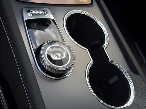 New 2026 Cadillac Vistiq Sport image 9