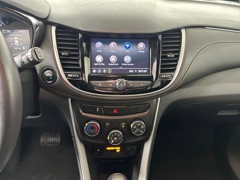 Used 2022 Chevrolet Trax LT w/ LT Convenience Package image 21