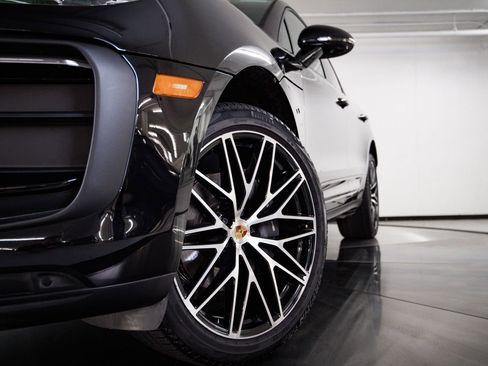 Certified 2026 Porsche Macan AWD/4WD image 12