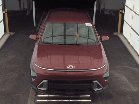 Used 2025 Hyundai Kona SE image 2