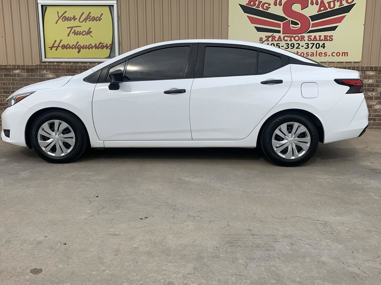 Used 2023 Nissan Versa S FWD image 5