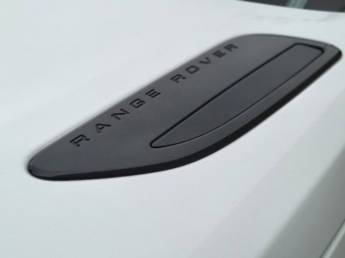 Used 2025 Land Rover Range Rover Velar Dynamic HSE image 44