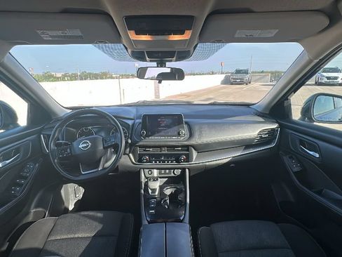 Used 2025 Nissan Rogue SV FWD image 21