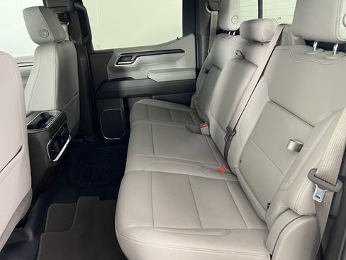 Used 2023 GMC Sierra 1500 SLT image 18