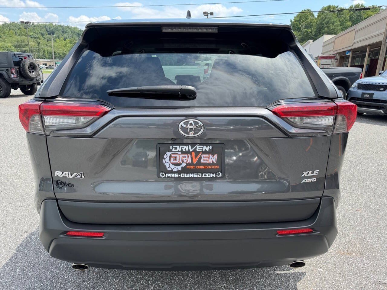Used 2020 Toyota RAV4 XLE w/ Convenience Package AWD/4WD image 7