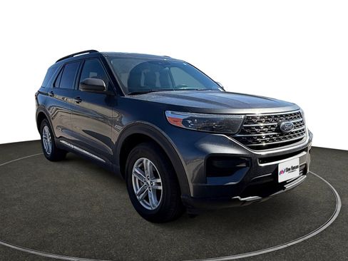 Used 2020 Ford Explorer XLT w/ Comfort Package image 9