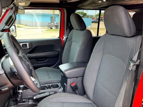 Used 2025 Jeep Wrangler Unlimited Sahara AWD/4WD image 10