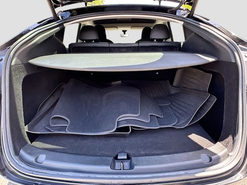 Used 2022 Tesla Model Y Long Range AWD/4WD image 25