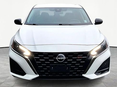 Used 2023 Nissan Altima 2.5 SR image 2