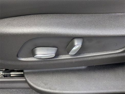 New 2025 Cadillac XT6 Luxury image 21