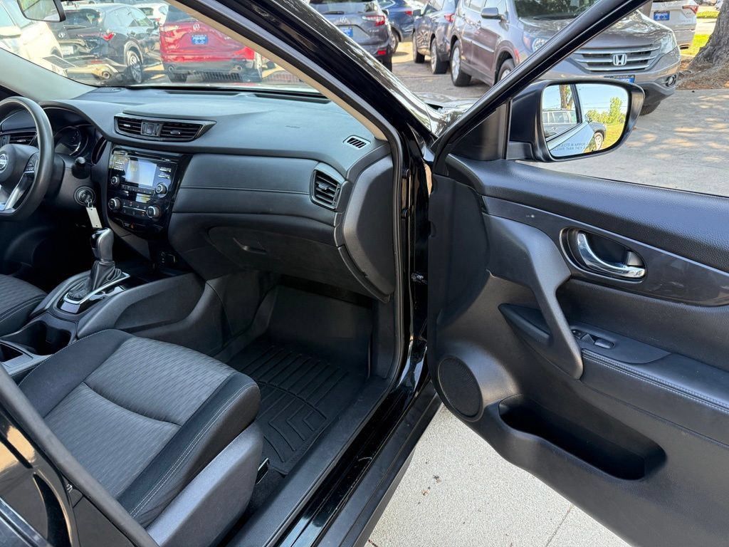 Used 2017 Nissan Rogue S AWD/4WD image 17