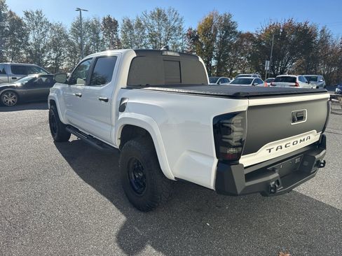 Used 2022 Toyota Tacoma SR5 image 8