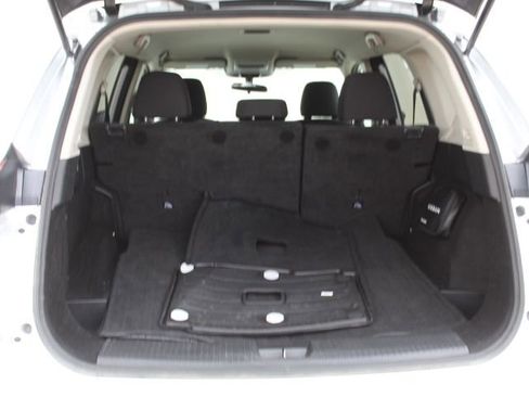 Used 2024 Nissan Rogue S image 38