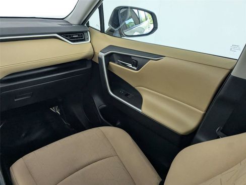 Used 2021 Toyota RAV4 XLE w/ Convenience Package image 40