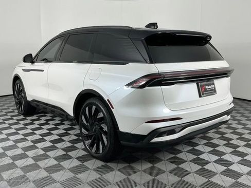 Used 2025 Lincoln Nautilus Reserve w/ Jet Appearance Package AWD/4WD image 5