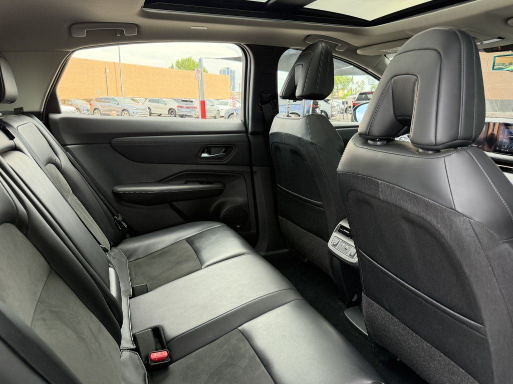 Used 2024 Nissan Ariya FWD image 39