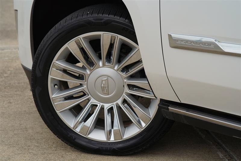 Used 2016 Cadillac Escalade Platinum AWD/4WD image 18
