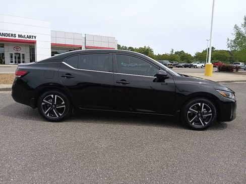 Used 2025 Nissan Sentra SV w/ Trunk Package FWD image 2
