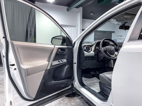 Used 2013 Toyota RAV4 LE image 12