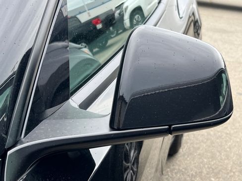 Used 2021 Tesla Model Y Long Range image 9