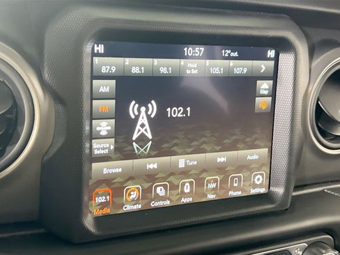 Used 2022 Jeep Gladiator Sport AWD/4WD image 15